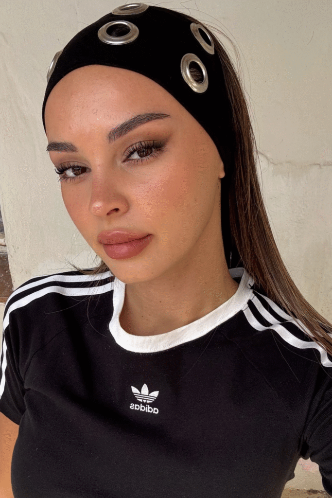 17+ Headband Hairstyles That Are So Chic in 2025 1