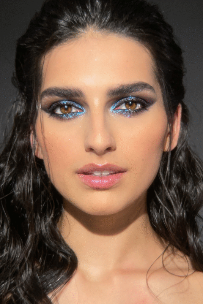 13+ Shimmery Eye Makeup Looks That Sparkle in 2025 1