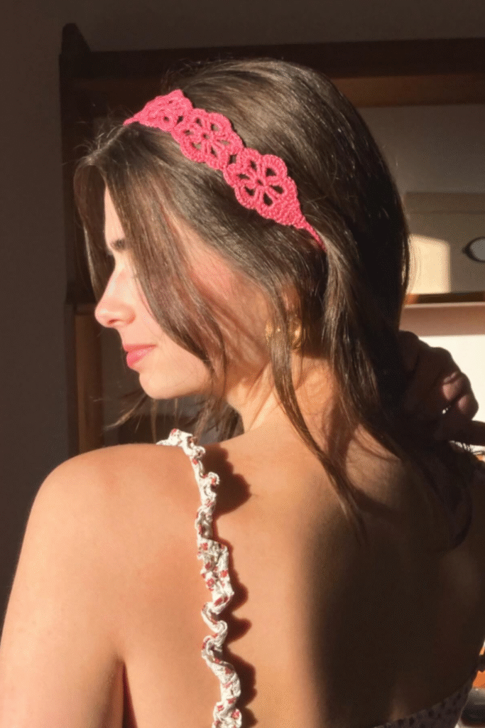 17+ Headband Hairstyles That Are So Chic in 2025 11