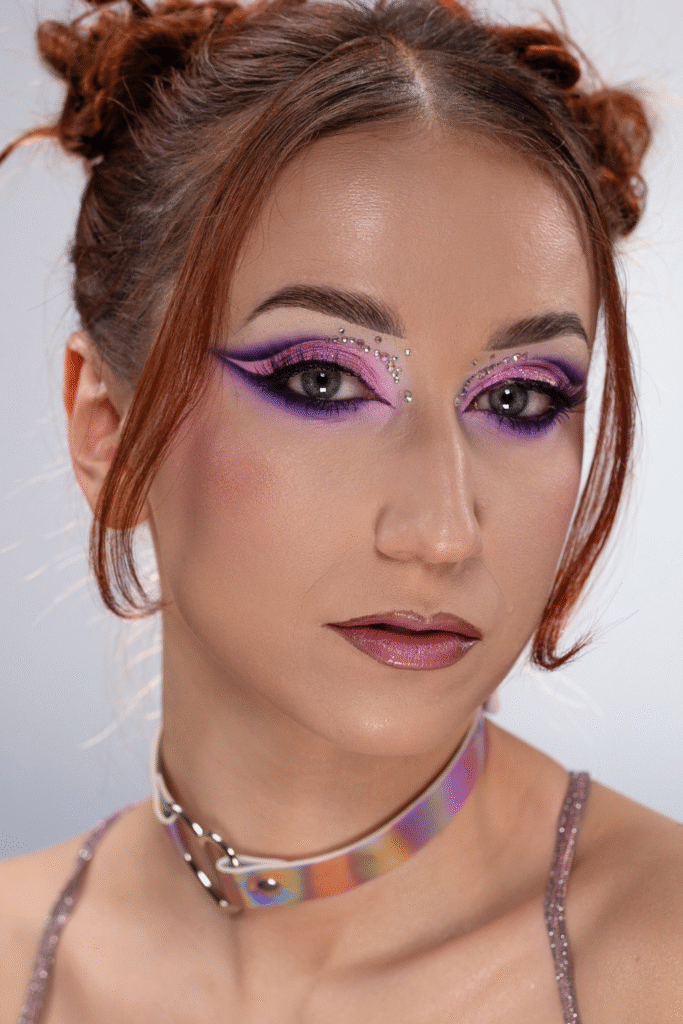 13+ Shimmery Eye Makeup Looks That Sparkle in 2025 11