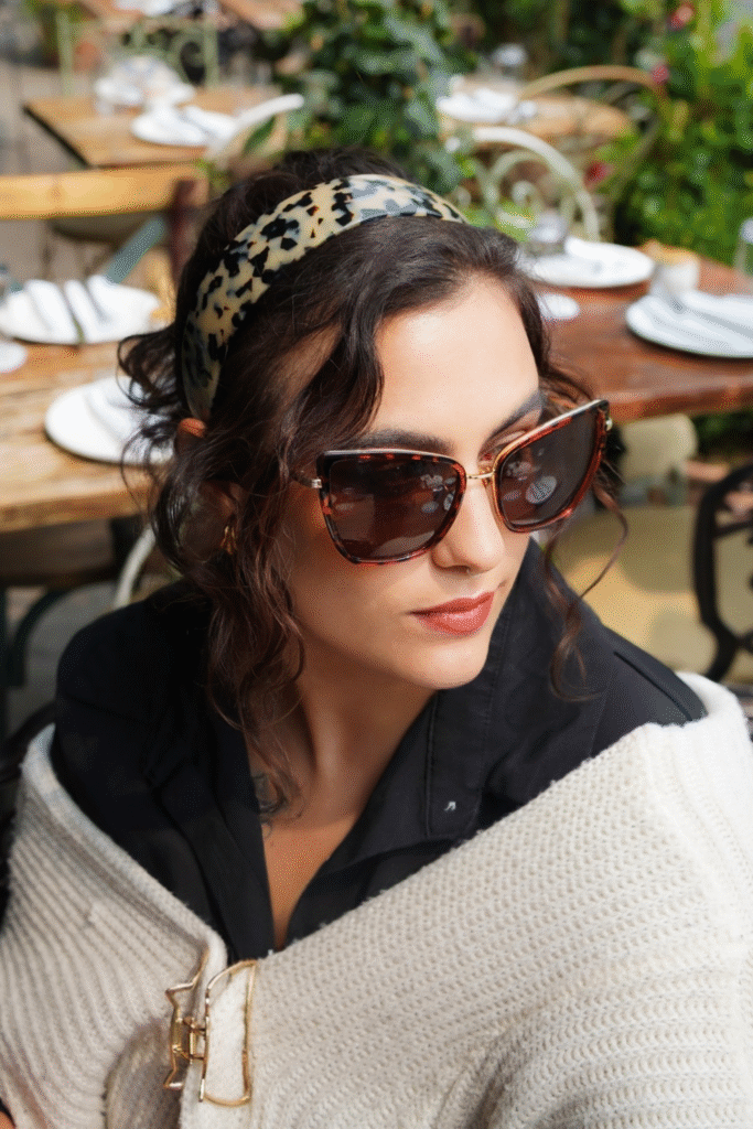 17+ Headband Hairstyles That Are So Chic in 2025 12