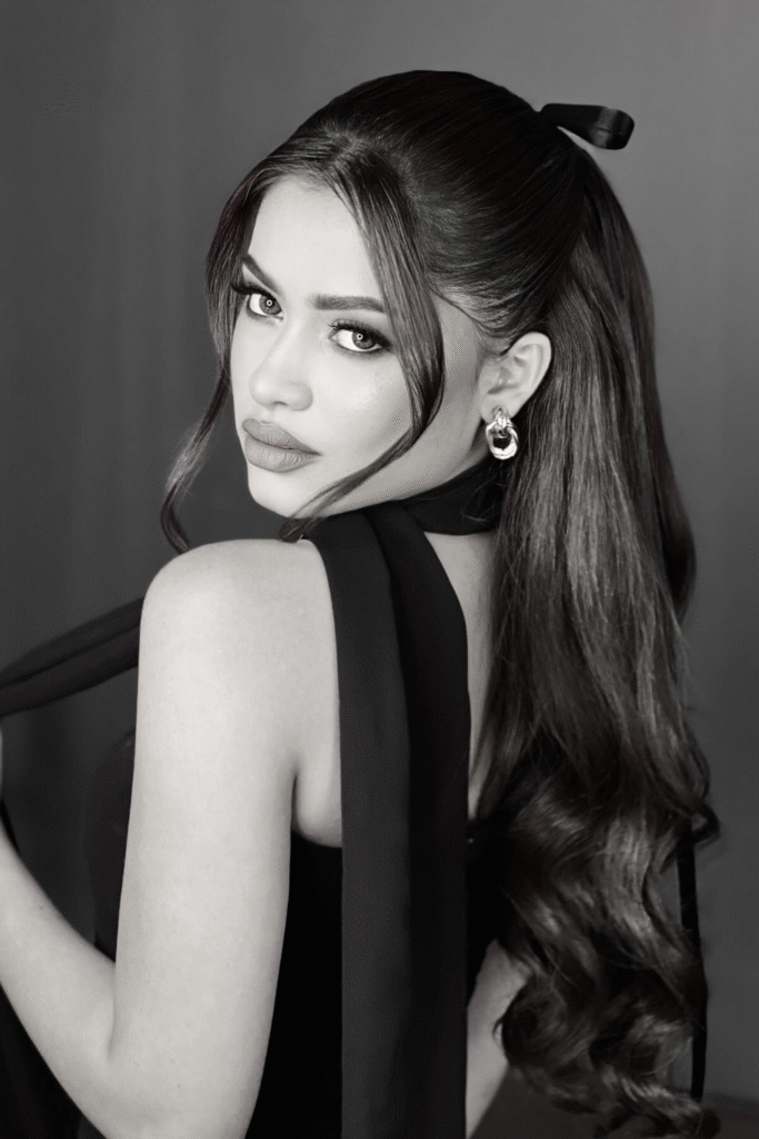 22+ Retro ’90s Makeup Styles That Still Look Stunning in 2025 15