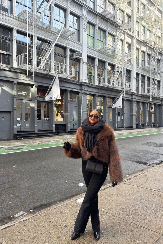 22+ Cozy & Trendy Winter Looks to Try This Year 16