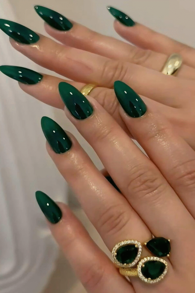 23+ Green Nail Ideas That Look So Fresh for 2025 16