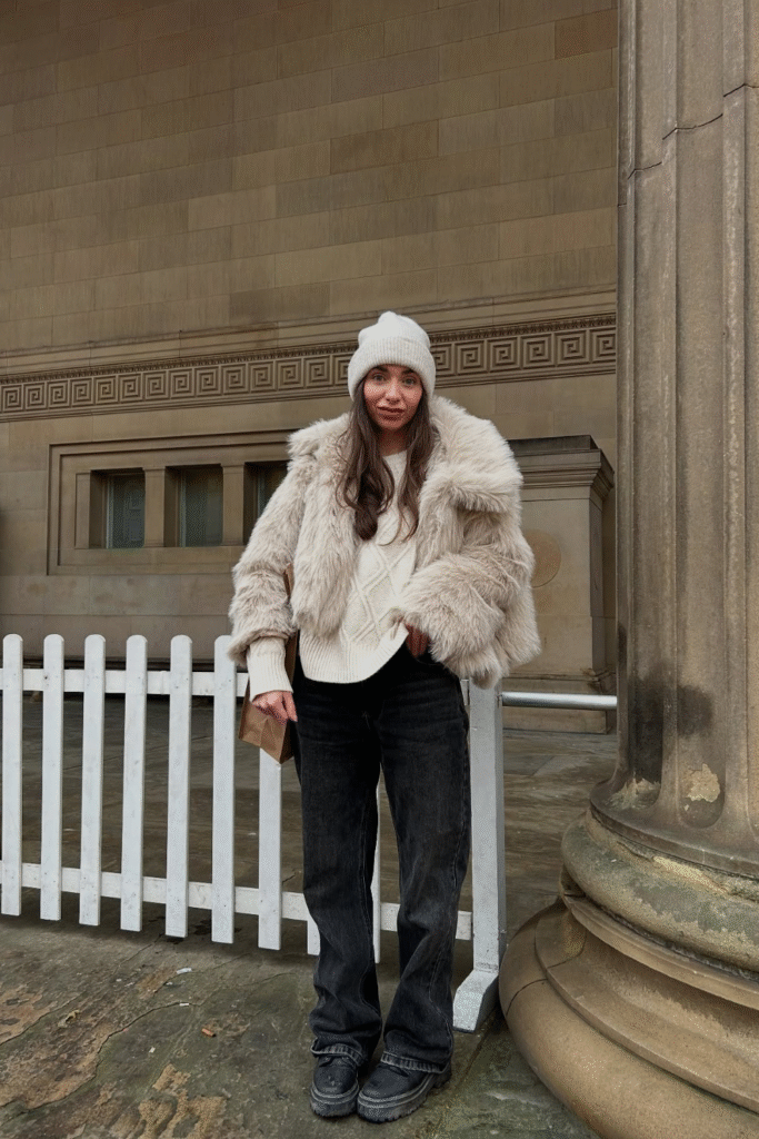 22+ Cozy & Trendy Winter Looks to Try This Year 17