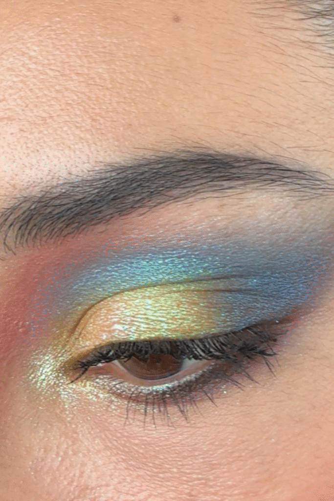 13+ Shimmery Eye Makeup Looks That Sparkle in 2025 17