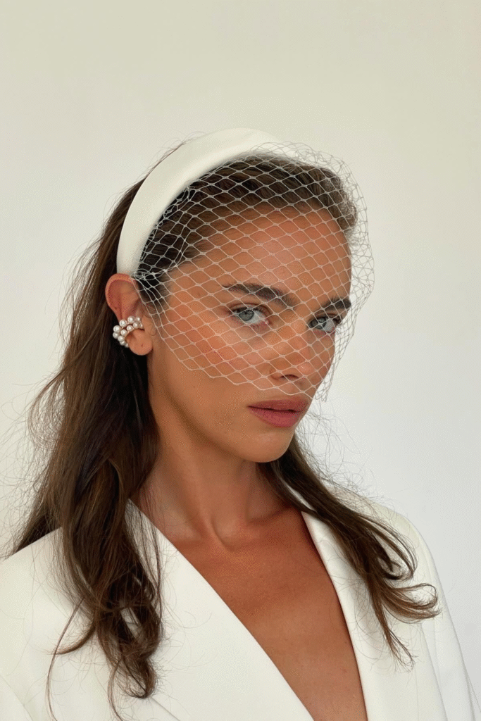 17+ Headband Hairstyles That Are So Chic in 2025 19