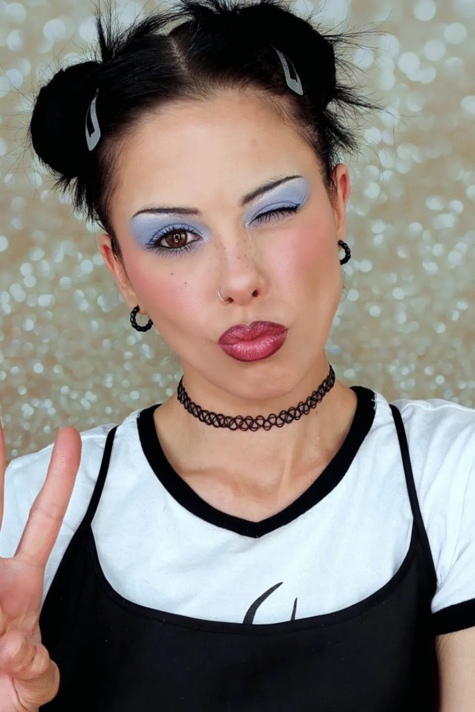22+ Retro ’90s Makeup Styles That Still Look Stunning in 2025 2