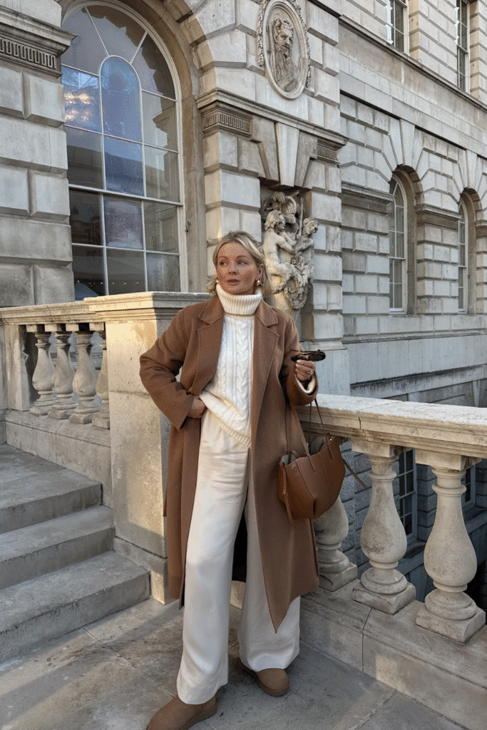 22+ Cozy & Trendy Winter Looks to Try This Year 20