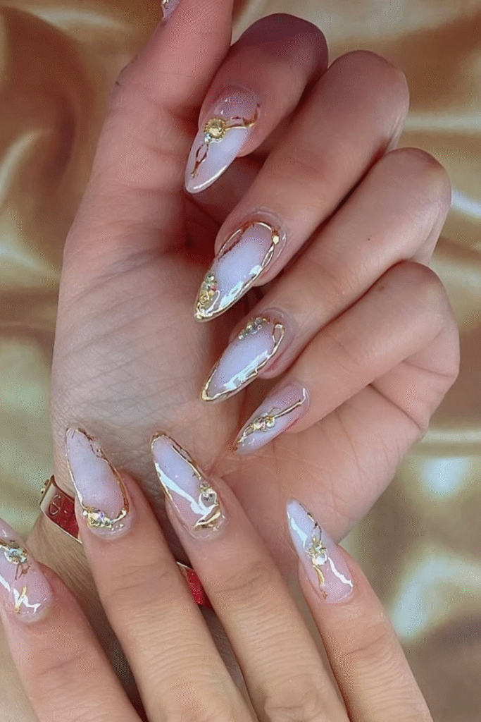 17+ Stunning Gold Nail Designs That Feel Pure Luxury 25