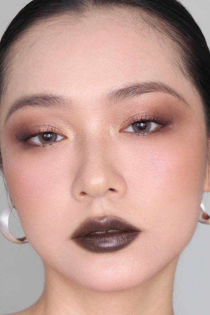 13+ Shimmery Eye Makeup Looks That Sparkle in 2025 3