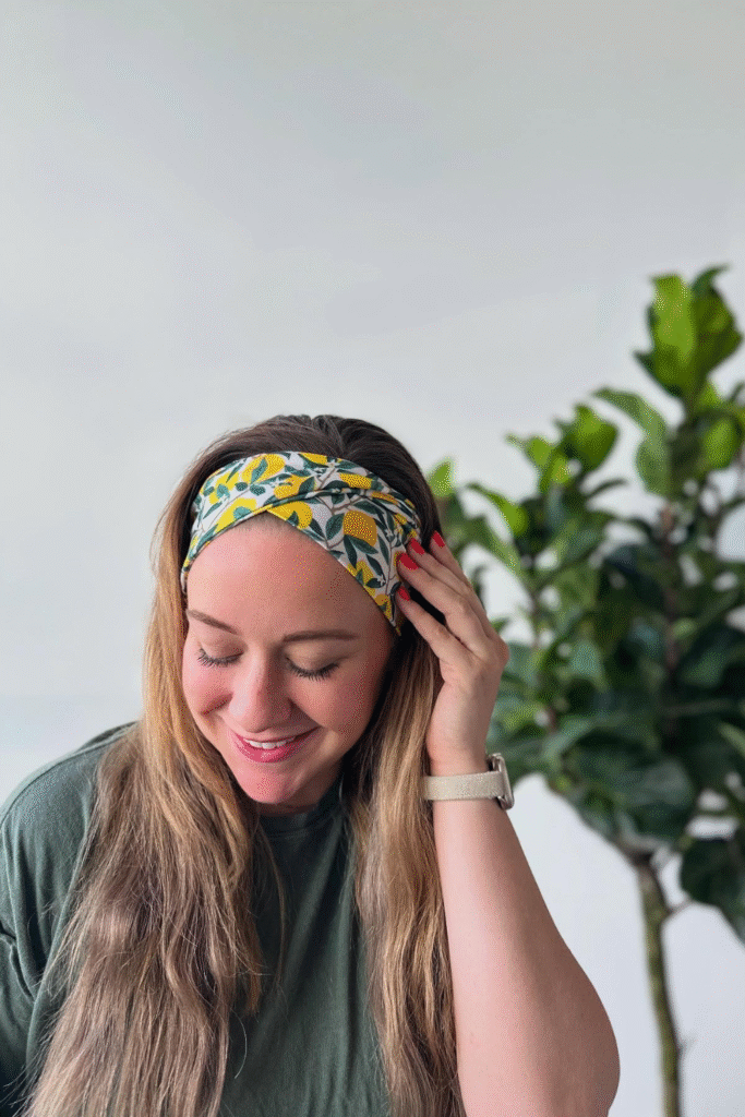 17+ Headband Hairstyles That Are So Chic in 2025 4