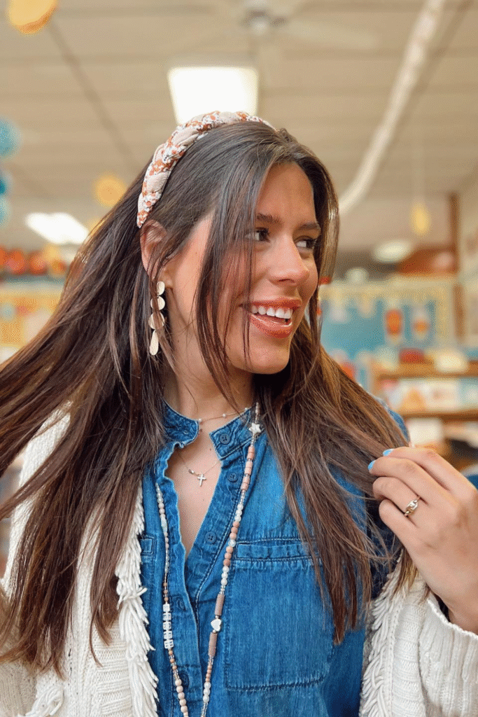 17+ Headband Hairstyles That Are So Chic in 2025 6