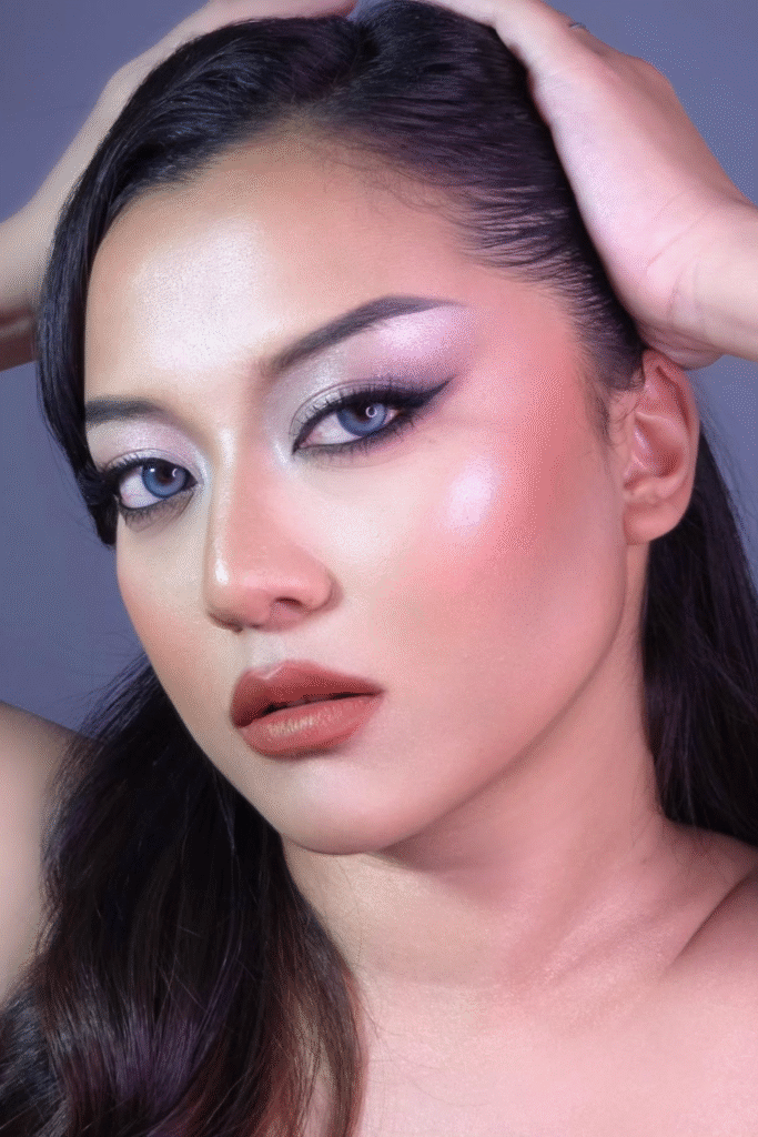 22+ Retro ’90s Makeup Styles That Still Look Stunning in 2025 7