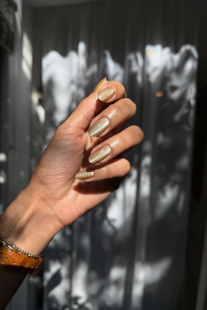 17+ Stunning Gold Nail Designs That Feel Pure Luxury 7