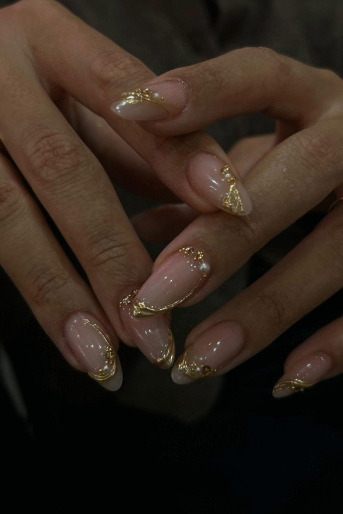 17+ Stunning Gold Nail Designs That Feel Pure Luxury 8