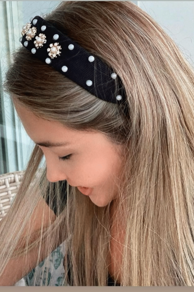 17+ Headband Hairstyles That Are So Chic in 2025 9