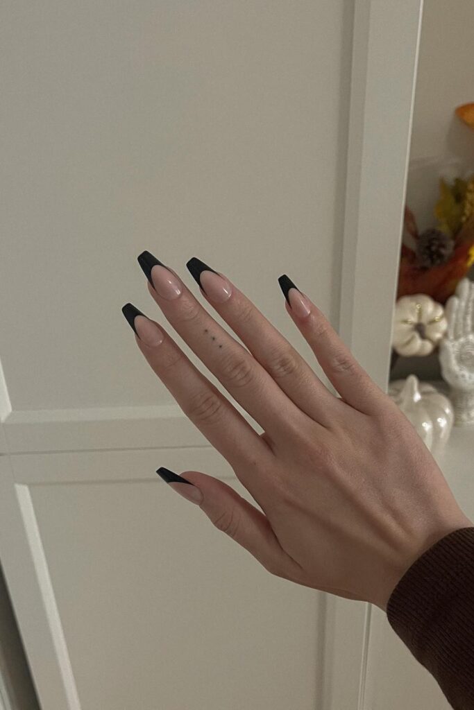 18+ Coffin Nail Designs to Try in 2025 coffin nails (8)