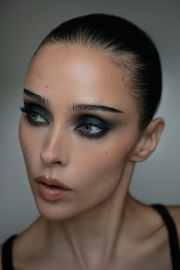 19+ Smokey Eye Makeup Looks for Bold and Soft Glam 1