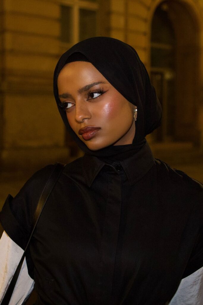 26+ Dark Feminine Makeup Looks With Bold Attitude 1