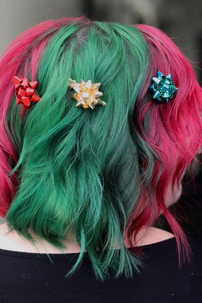 26+ Christmas Hairstyles for a Cozy Holiday Look 1