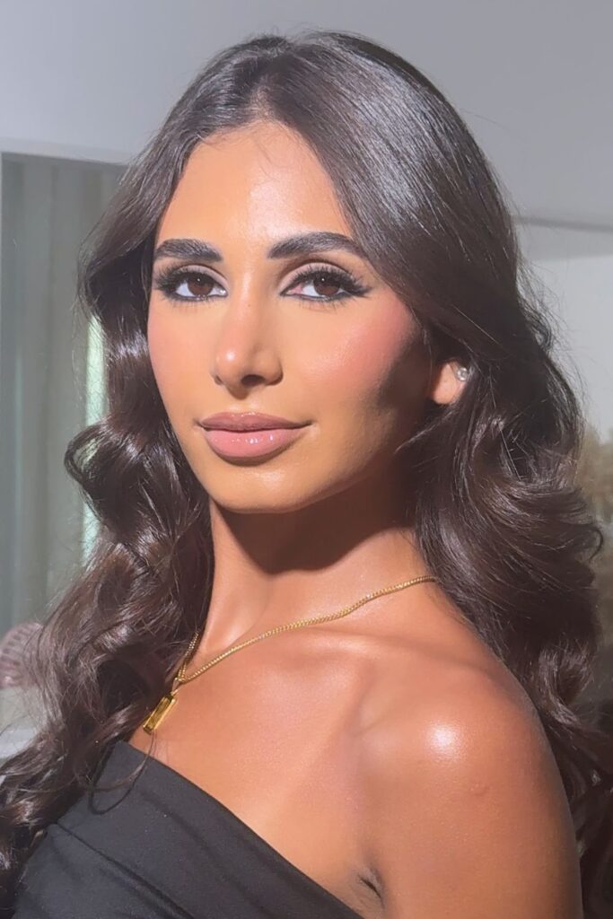 26+ Dark Feminine Makeup Looks With Bold Attitude 12