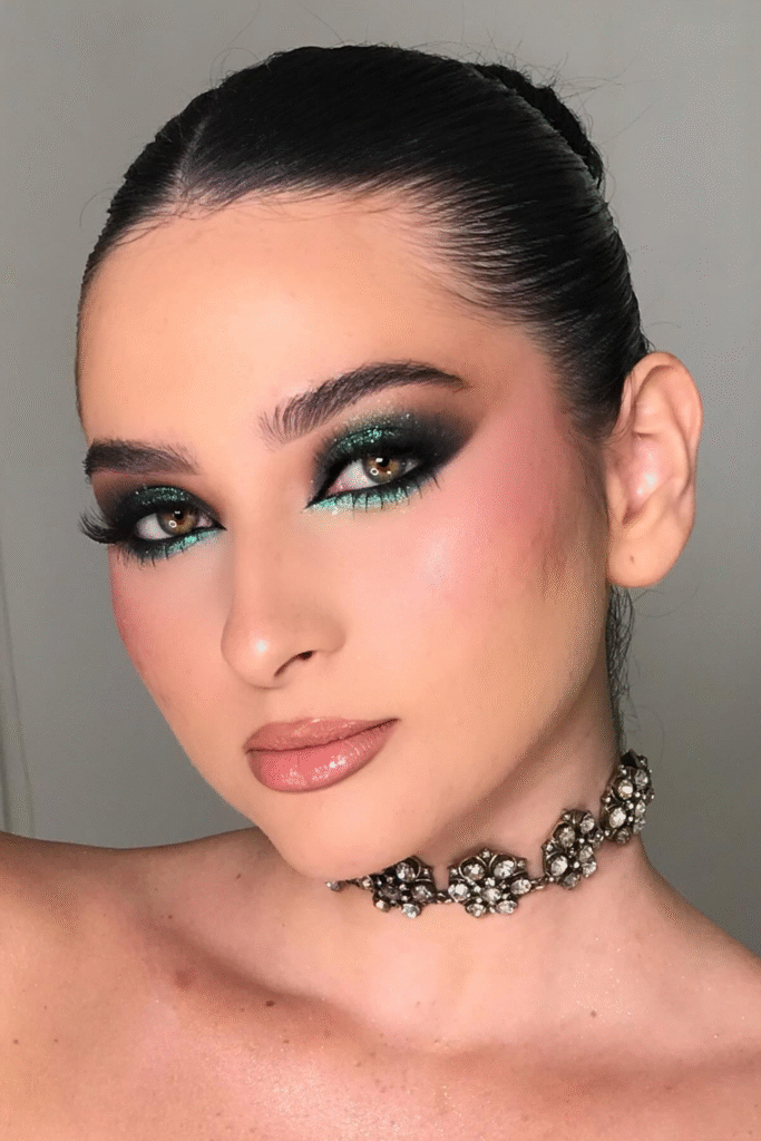 19+ Smokey Eye Makeup Looks for Bold and Soft Glam 13