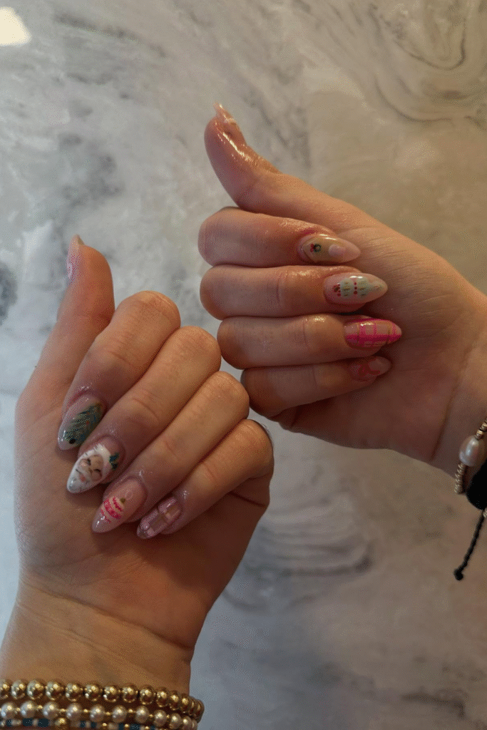 20+ December Nail Ideas for a Cozy Winter Look 14