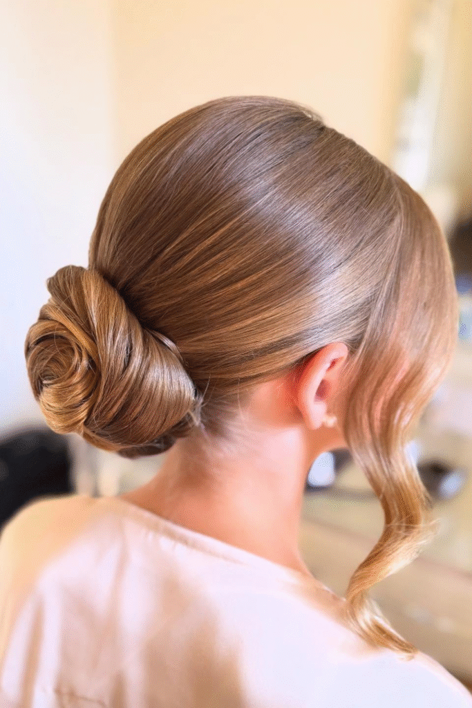 24+ Bridesmaid Hairstyles That Steal the Spotlight 15