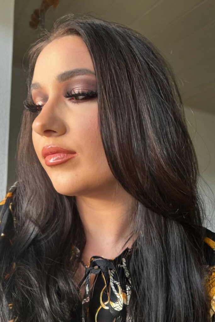 26+ Dark Feminine Makeup Looks With Bold Attitude 15