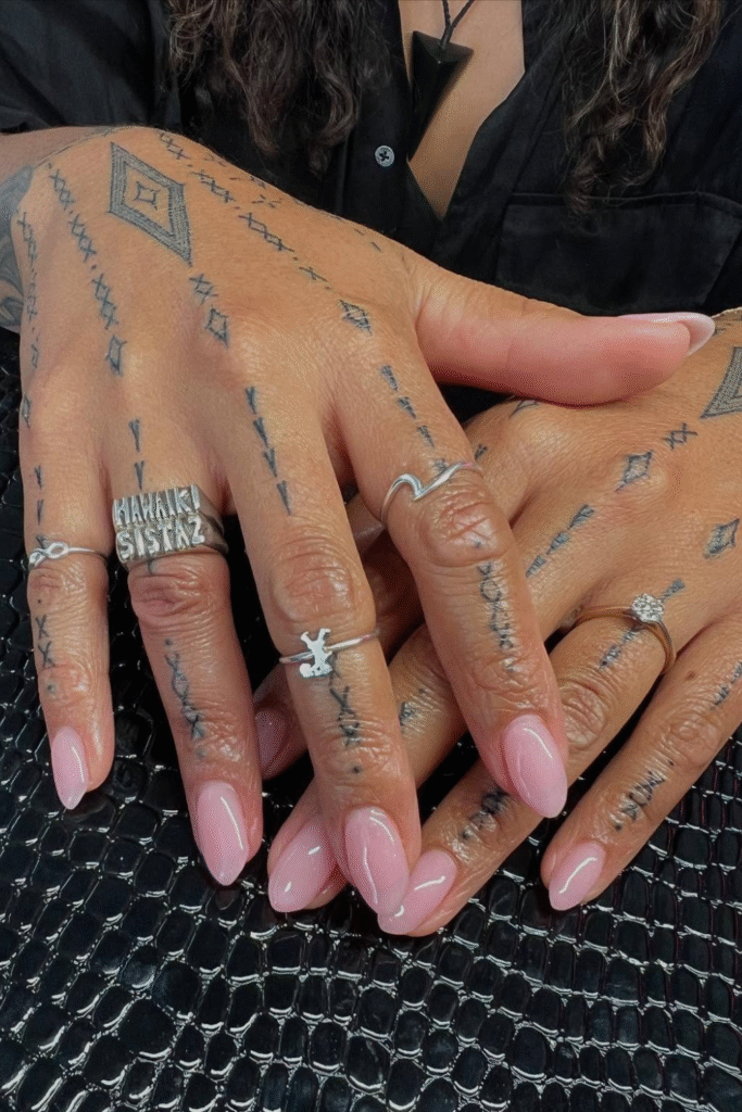 20+ Classy Neutral Nail Designs for a Clean, Chic Look 18