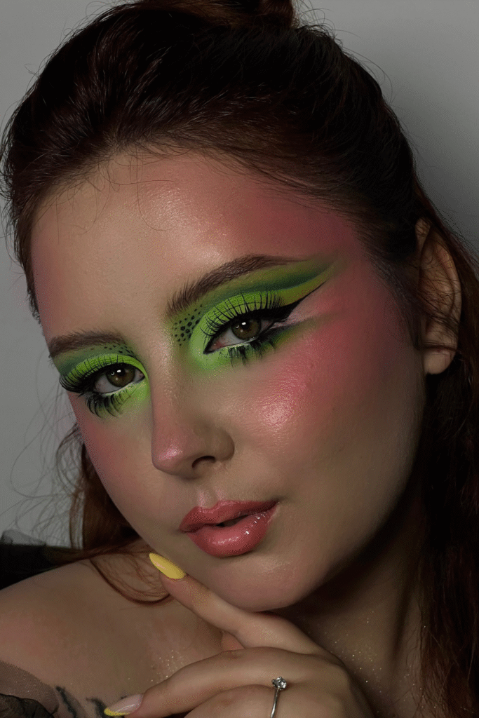 23+ Stunning Green Eye Makeup Ideas for Every Mood 19