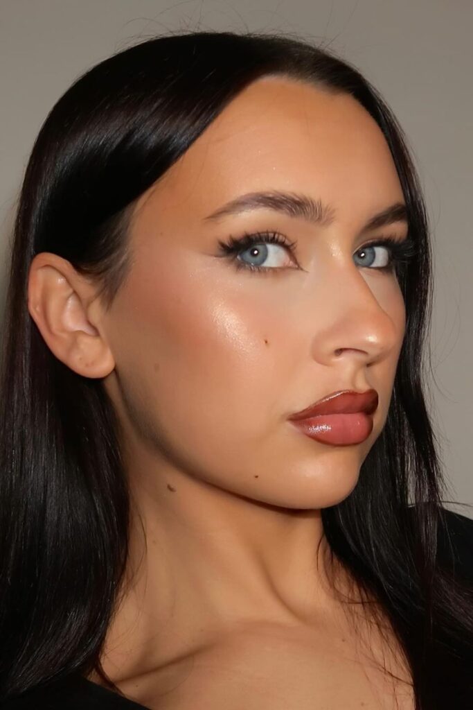 26+ Dark Feminine Makeup Looks With Bold Attitude 2