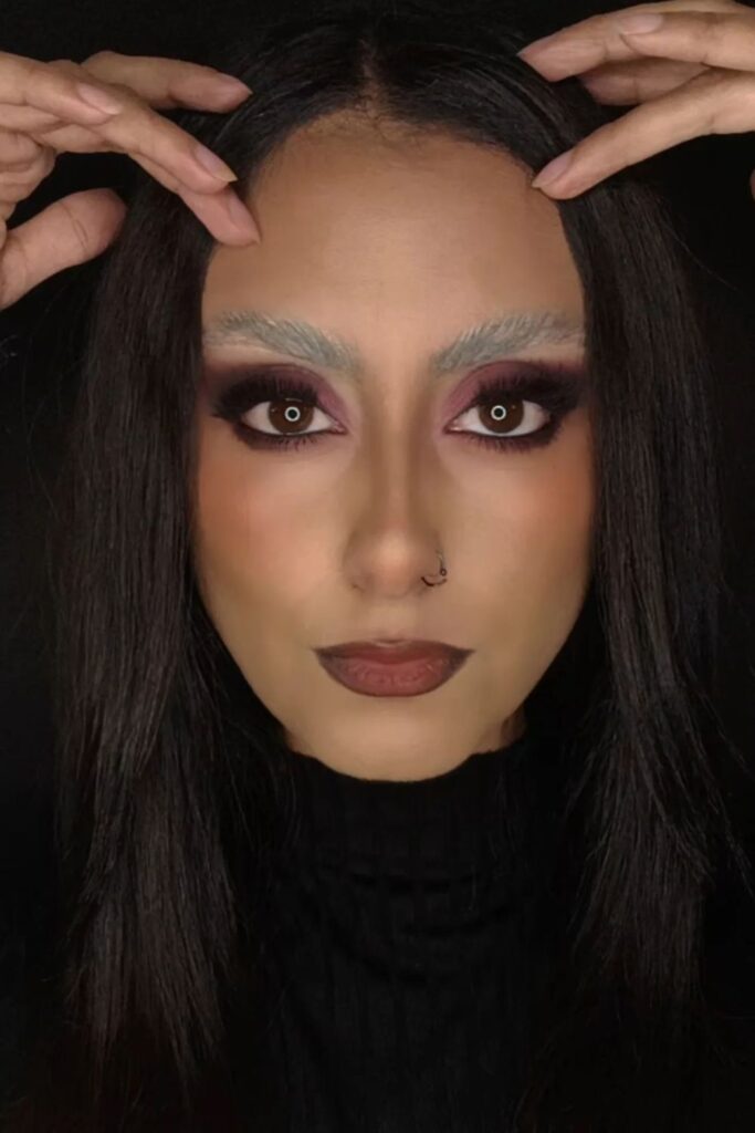 26+ Dark Feminine Makeup Looks With Bold Attitude 20
