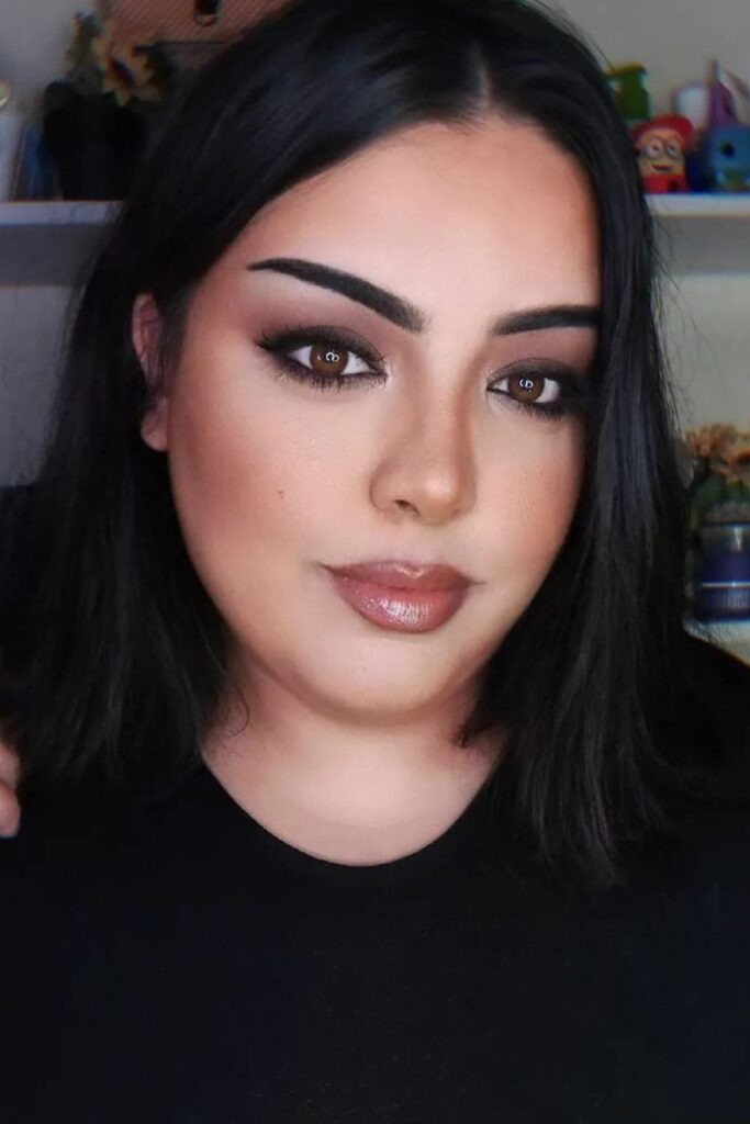 26+ Dark Feminine Makeup Looks With Bold Attitude 21