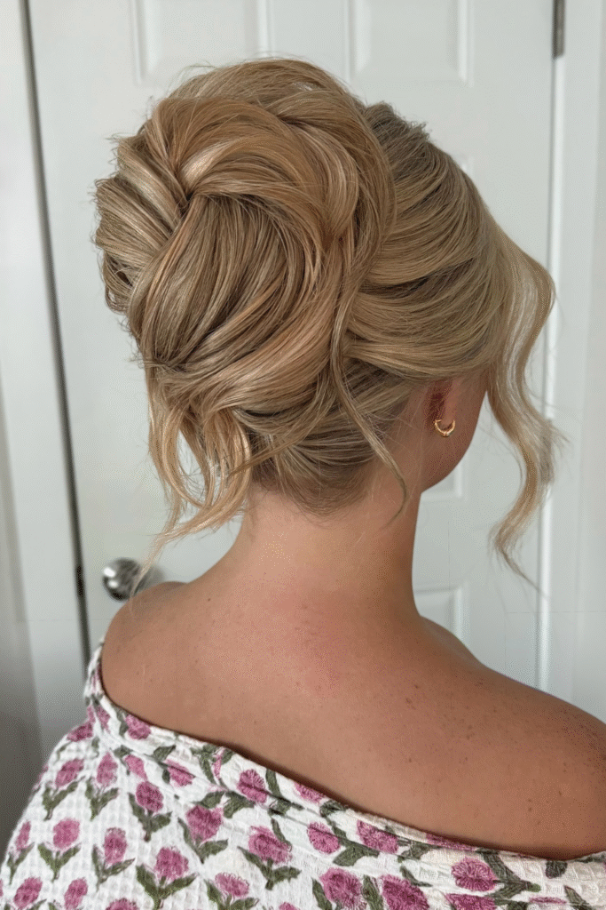 25+ Bridal Hairstyles for a Stunning Wedding Look 21