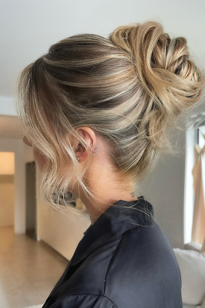 25+ Bridal Hairstyles for a Stunning Wedding Look 23