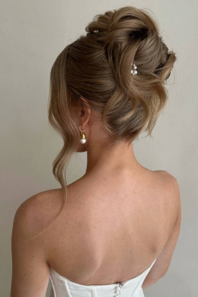 21+ Beautiful Updo Hairstyles You’ll Love 23