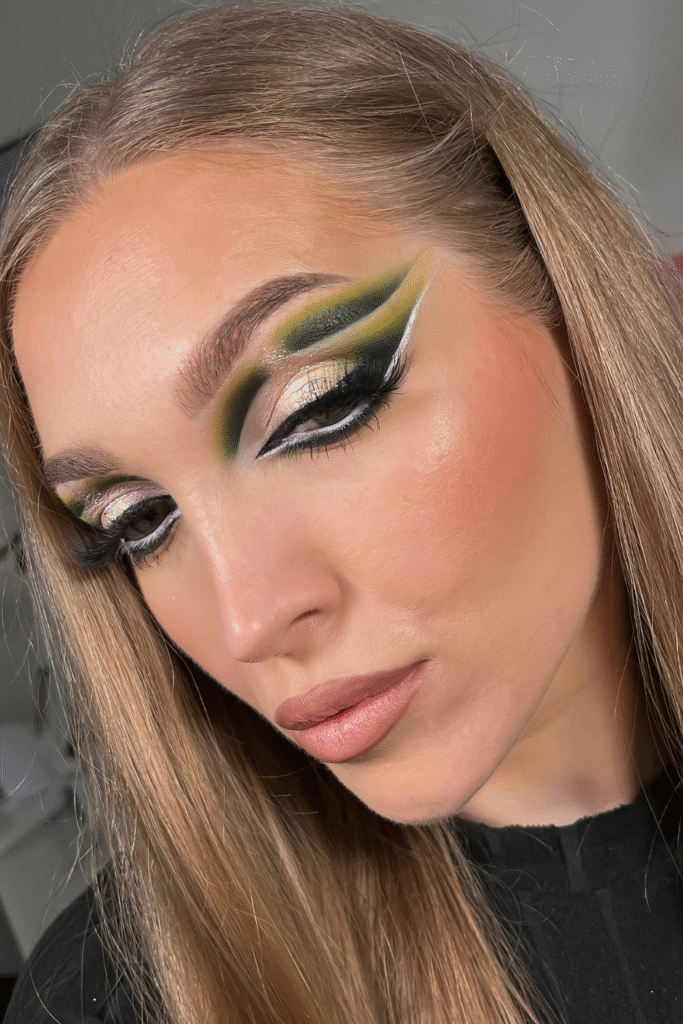 23+ Stunning Green Eye Makeup Ideas for Every Mood 24