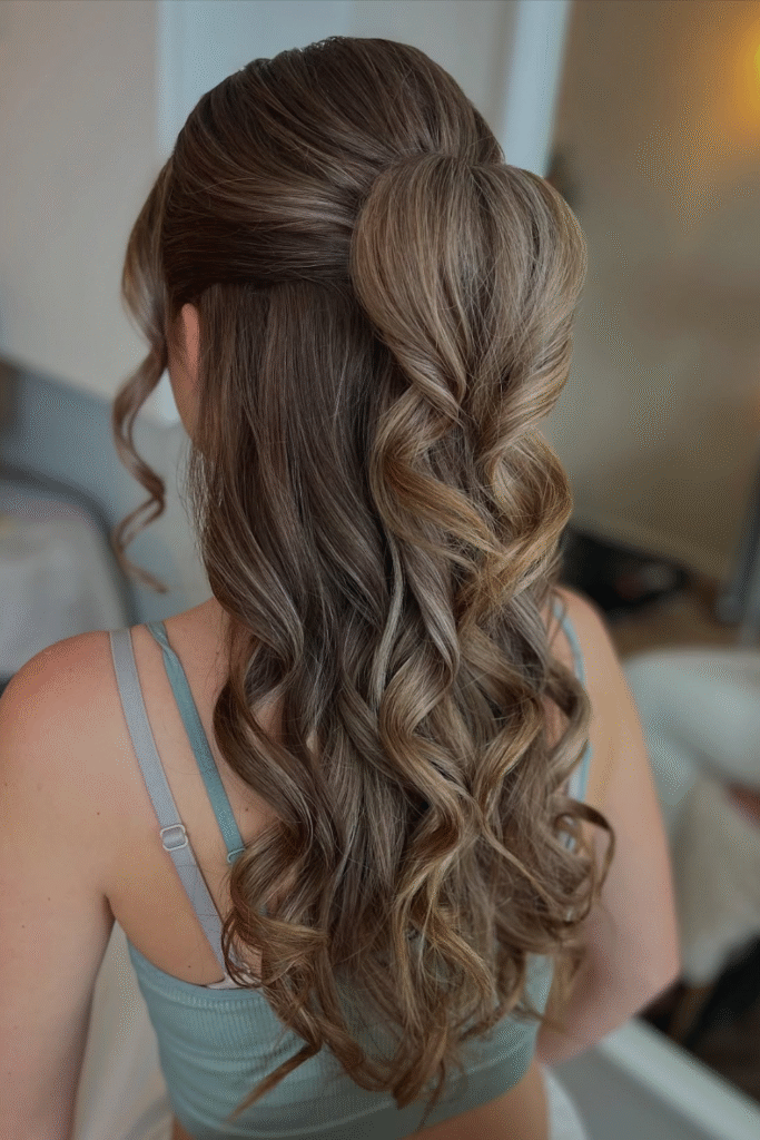 25+ Bridal Hairstyles for a Stunning Wedding Look 24