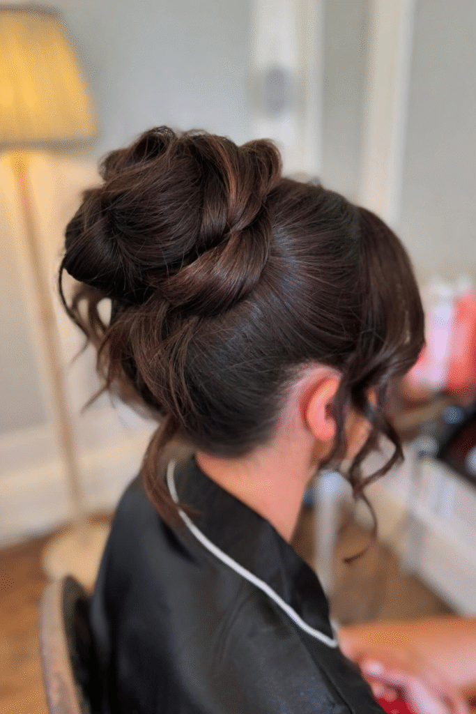21+ Beautiful Updo Hairstyles You’ll Love 24