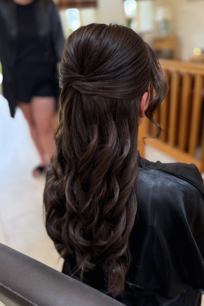 24+ Bridesmaid Hairstyles That Steal the Spotlight 25