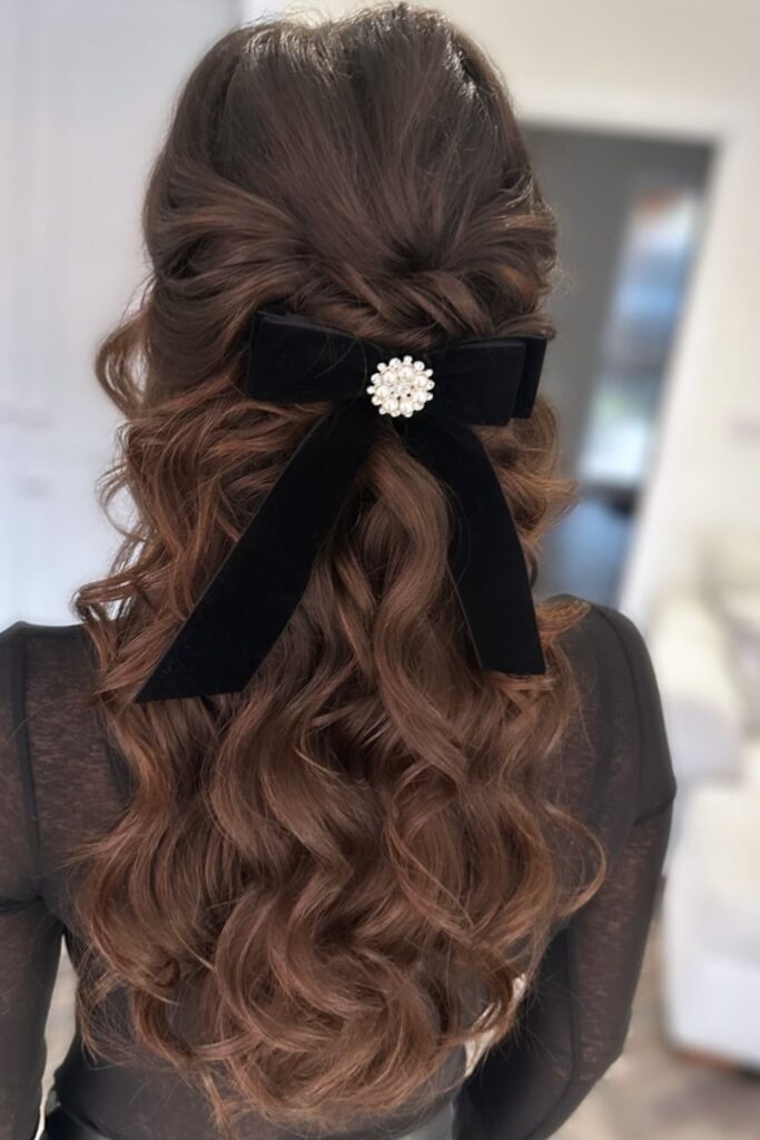 26+ Christmas Hairstyles for a Cozy Holiday Look 3