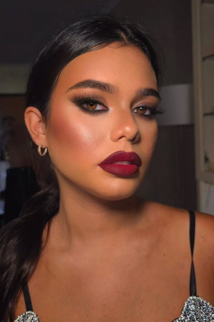 26+ Dark Feminine Makeup Looks With Bold Attitude 4