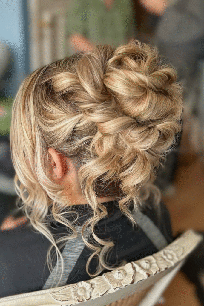 24+ Bridesmaid Hairstyles That Steal the Spotlight 5