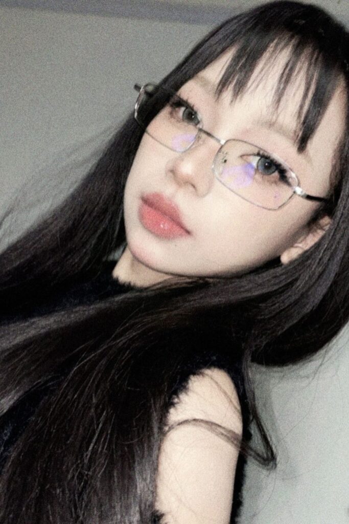 26+ Dark Feminine Makeup Looks With Bold Attitude 6