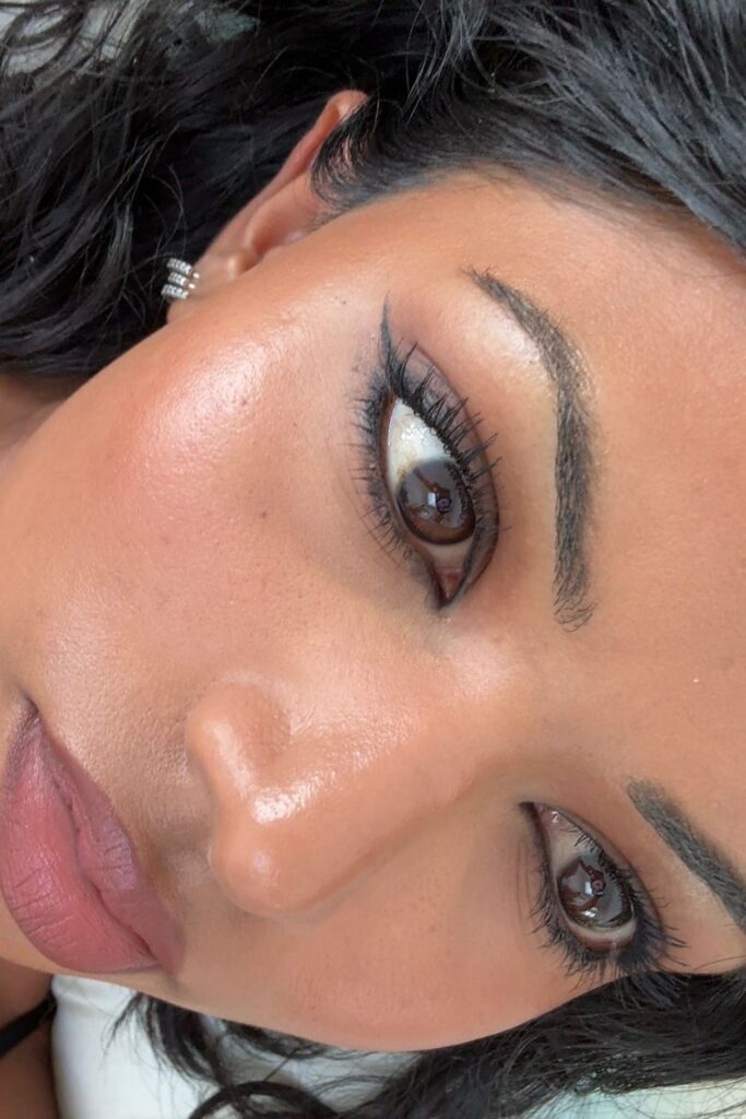 26+ Dark Feminine Makeup Looks With Bold Attitude 9