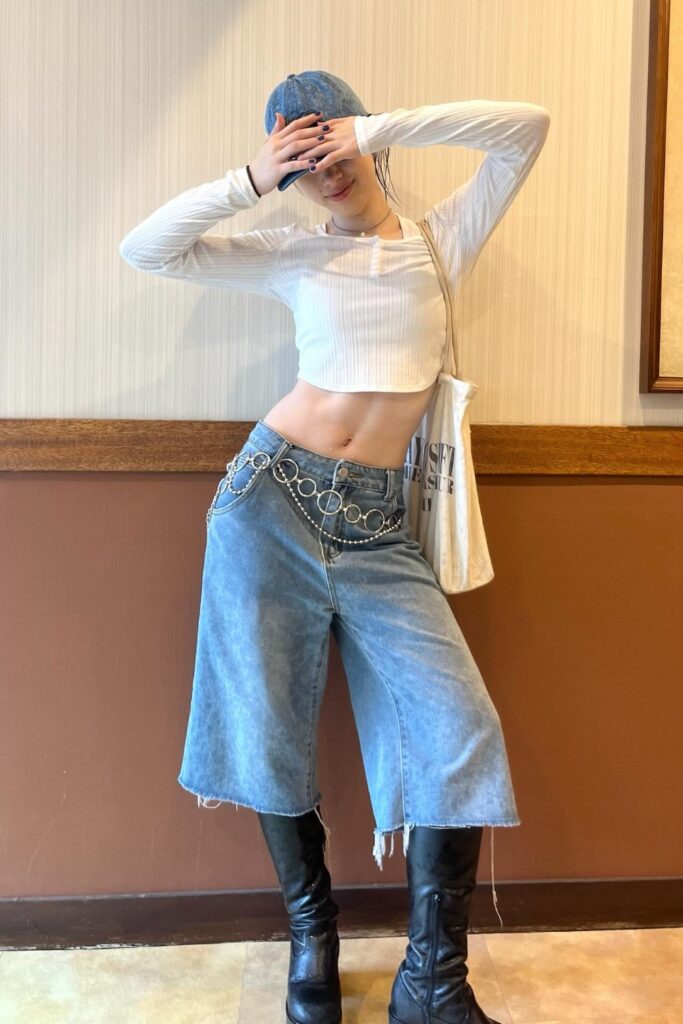 20+ Rainy Day Outfits for Cozy Practical Style amisakurar 1754909366 3696770162569979705 4260240927 (custom)