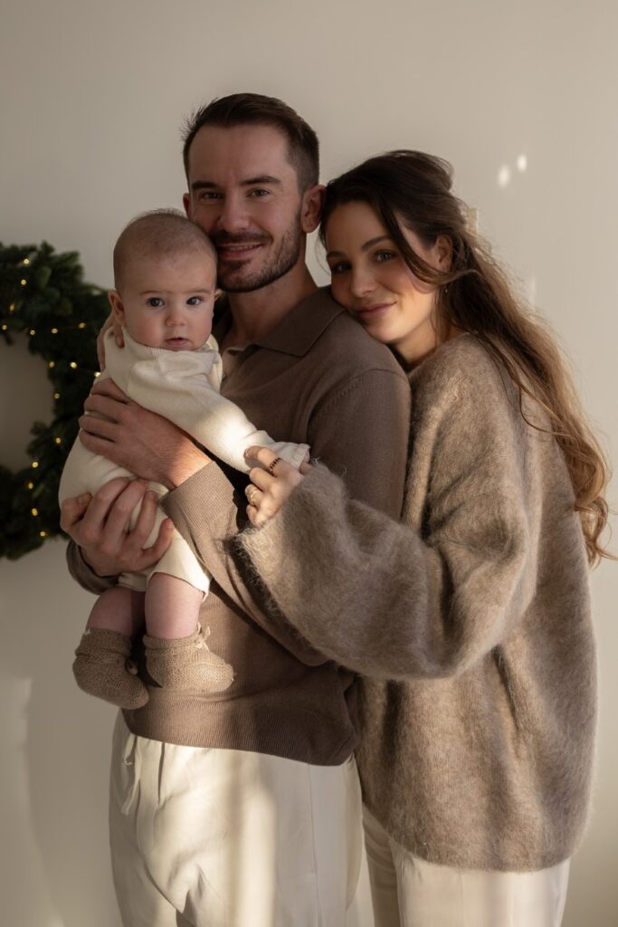 21+ Family Photo Outfit Ideas That Look Great Together chantbaltes 1735546500 3534342669199231942 46197192 (custom)