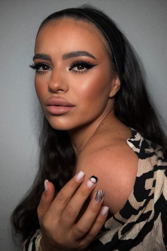 16+ Eye Makeup Ideas for Bold or Soft Everyday Looks denisaalbumakeup 1763473601 3768612176375162986 279353804 (custom)